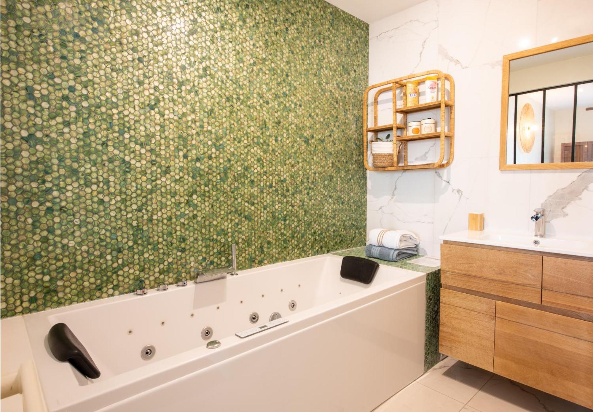 Lyon Premium - Luxezen Spa Villeurbanne Bagian luar foto
